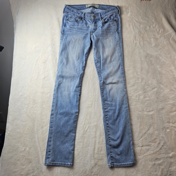 Abercrombie & Fitch Jeans 25W 31L Women's Light Blue Denim Straight Leg relaxed - Picture 1 of 11